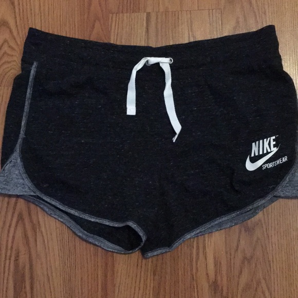 nike sportswear shorts women